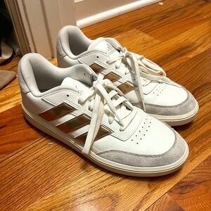 Adidas Sneakers